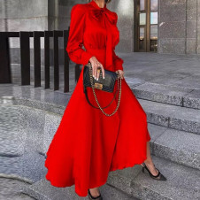 Ženska satenska haljina s vezicom na vratu 2525 crvena