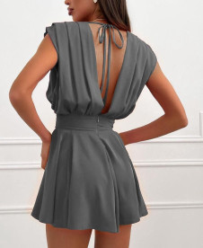 Ženska kratka haljina s efektnim leđima 221345